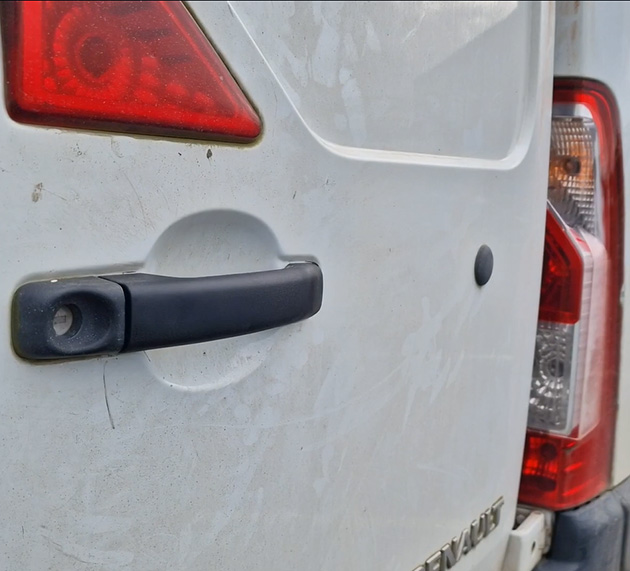 Comment changer la poignée de porte latérale d'un Renault Master 3